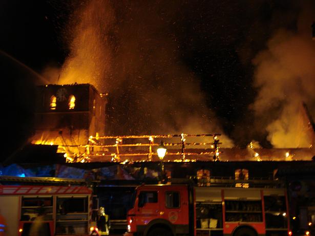 kerk in brand galmaarden 05