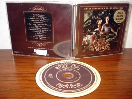 37 Kasey Chambers & Shane Nicholson - Rattlin' bones