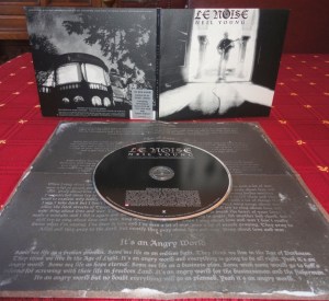01 Neil Young - Le Noise.jpg